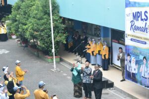 Upacara MPLS SMK Mutusmart